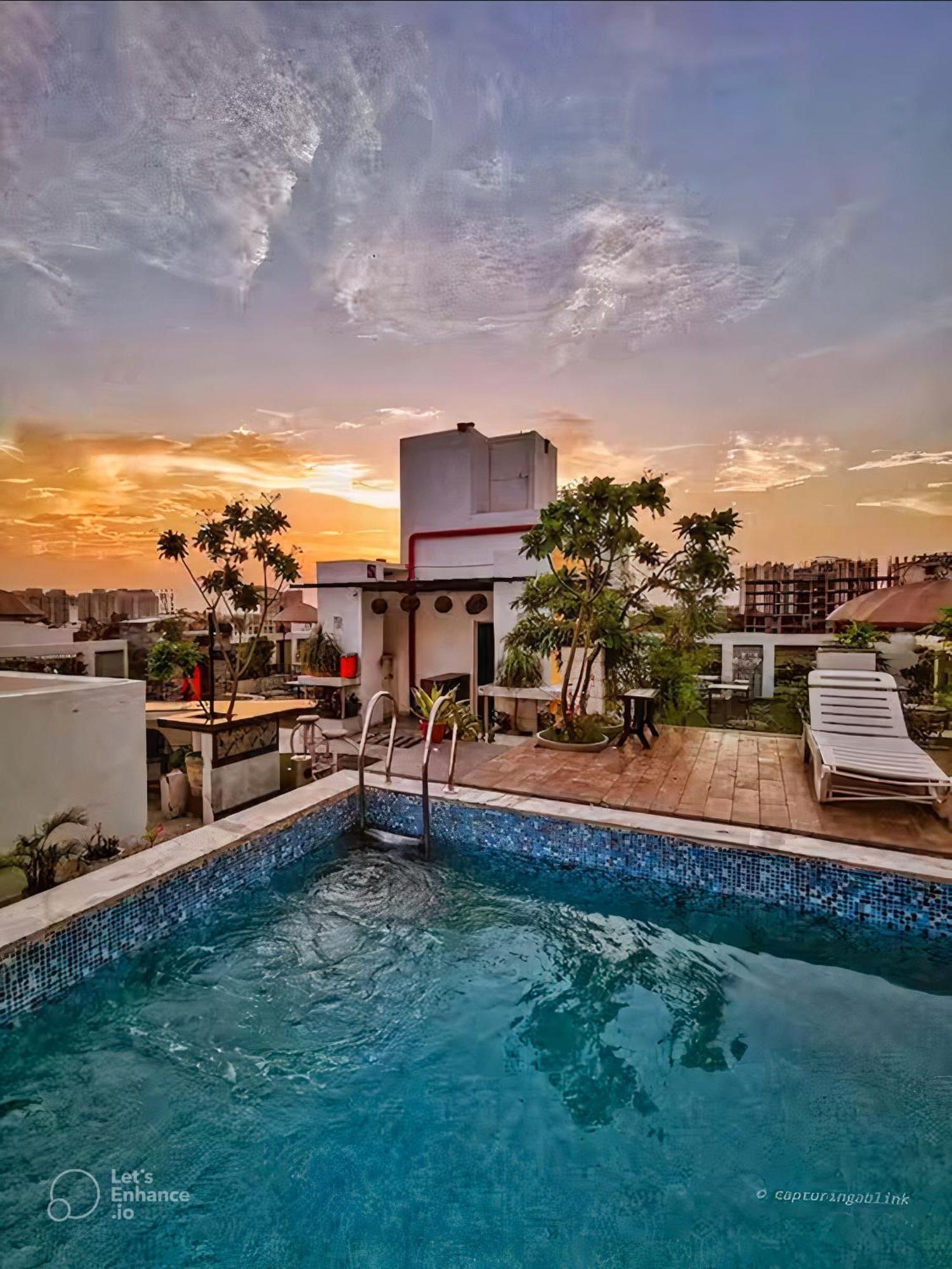 Hotel Sahibs Lighthouse - Swimming Pool Agra  Exterior foto